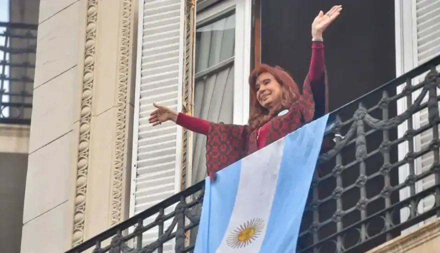 Condenada y aplaudida: el enigma del fanatismo kirchnerista